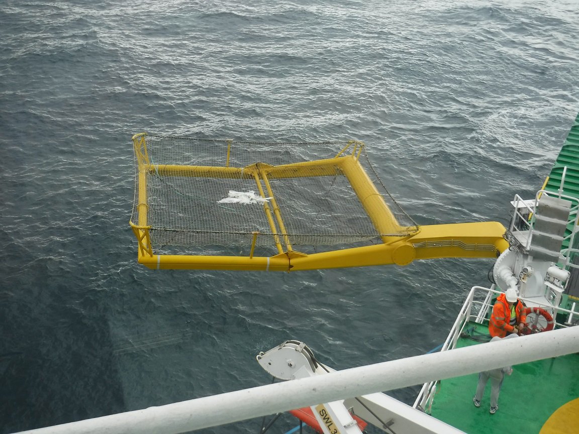 MS Nor Solan extracted plastic from the sea using the Sealift Rescue system  | Sealift Systems AS